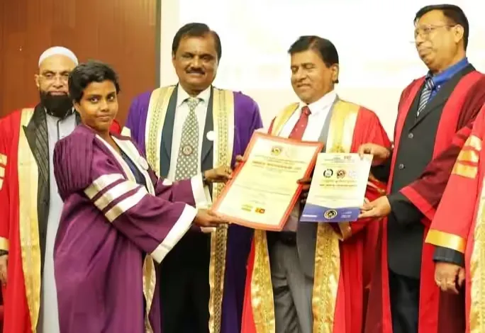 Women Empowerment Coach Receiving Honorary Award in Sri Lanka